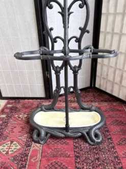 Vestiaire Art nouveau en fonte