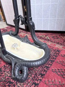 Vestiaire Art nouveau en fonte