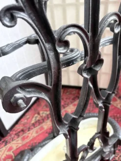 Vestiaire Art nouveau en fonte