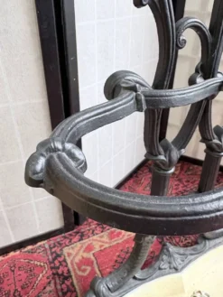 Vestiaire Art nouveau en fonte