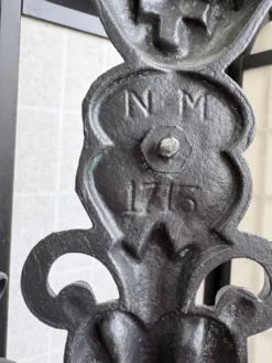 Vestiaire Art nouveau en fonte