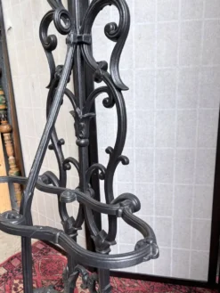 Vestiaire Art nouveau en fonte