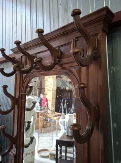 vestiaire d’entrée à miroir en noyer – XIXe siècle