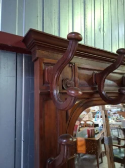 vestiaire d’entrée à miroir en noyer – XIXe siècle
