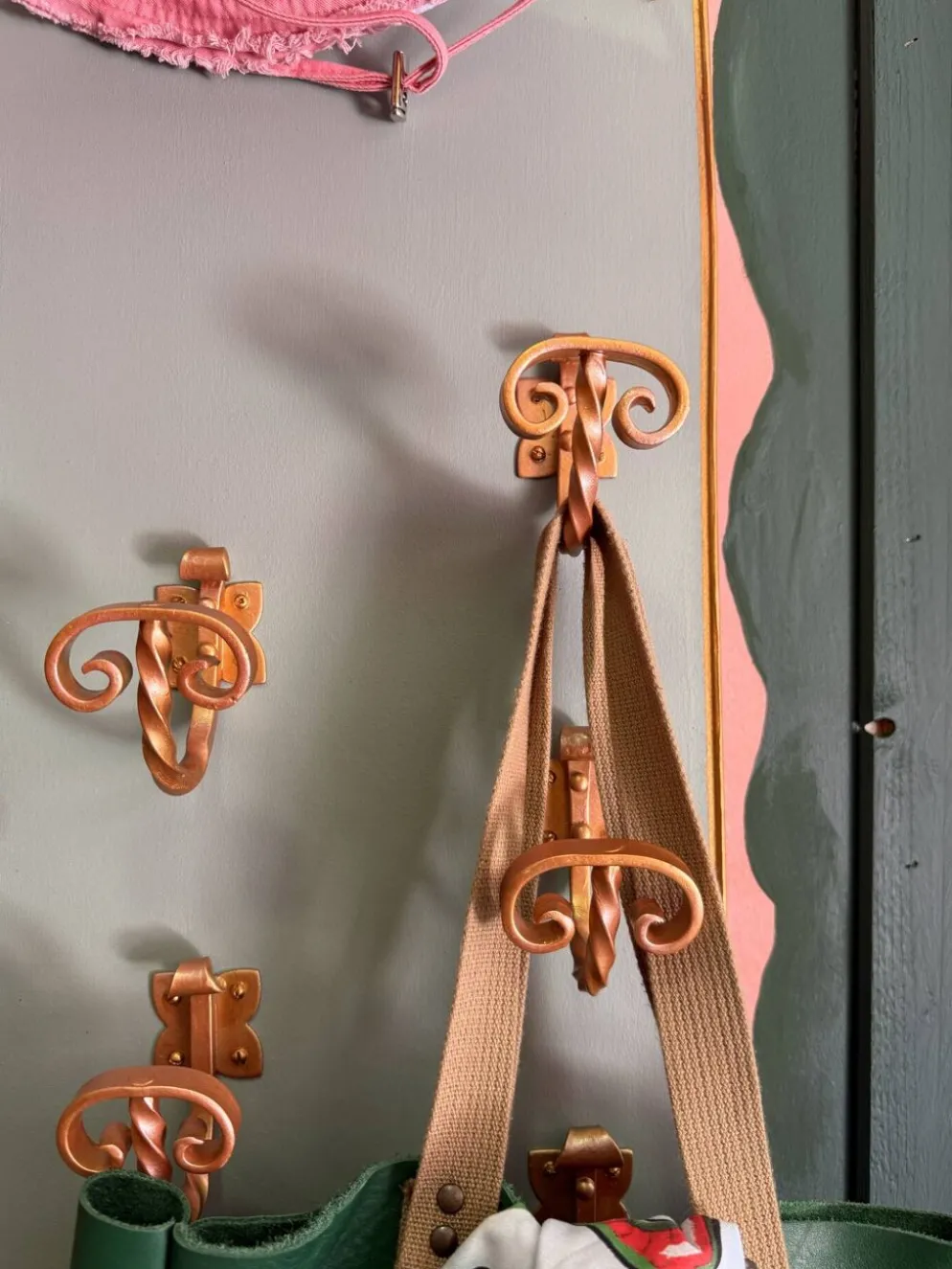 Vestiaire d'entrée mural vintage avec miroir et patères
