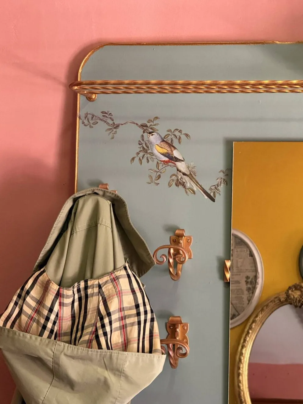 Vestiaire d'entrée mural vintage avec miroir et patères