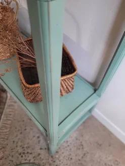 Vestiaire d’entrée, portant « Jette-habits »