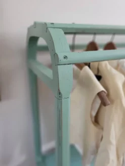 Vestiaire d’entrée, portant « Jette-habits »