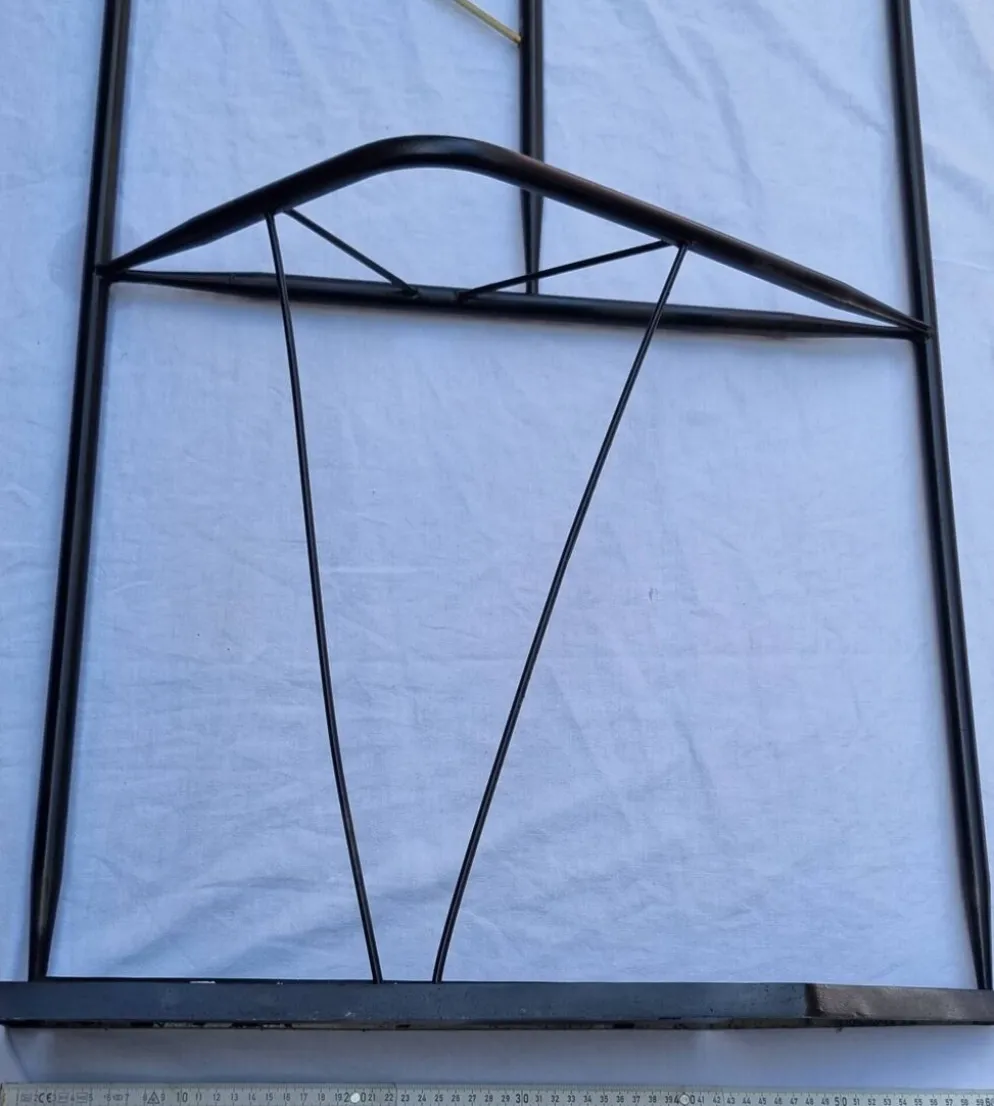 Vestiaire d’entrée postmoderne années 1980 en métal noir et bakélite 180 cm
