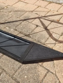 Vestiaire d’entrée postmoderne années 1980 en métal noir et bakélite 180 cm