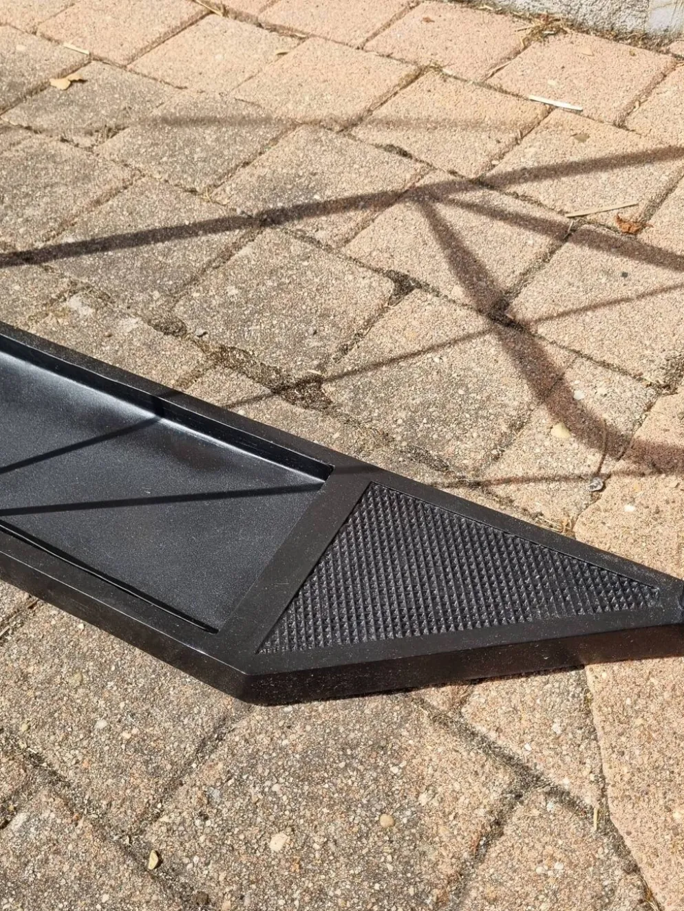 Vestiaire d’entrée postmoderne années 1980 en métal noir et bakélite 180 cm