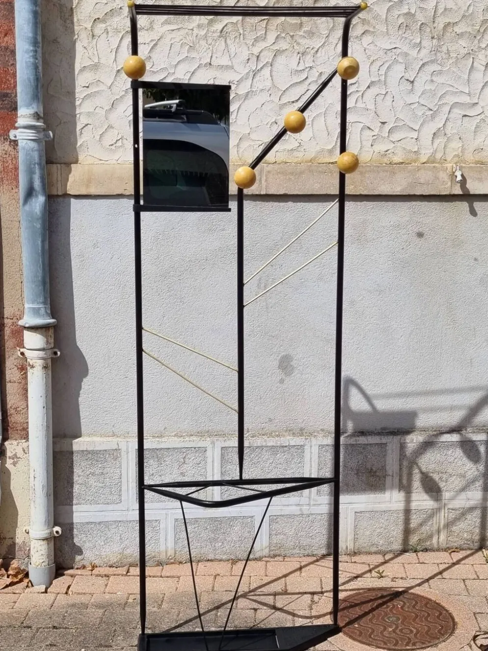 Vestiaire d’entrée postmoderne années 1980 en métal noir et bakélite 180 cm