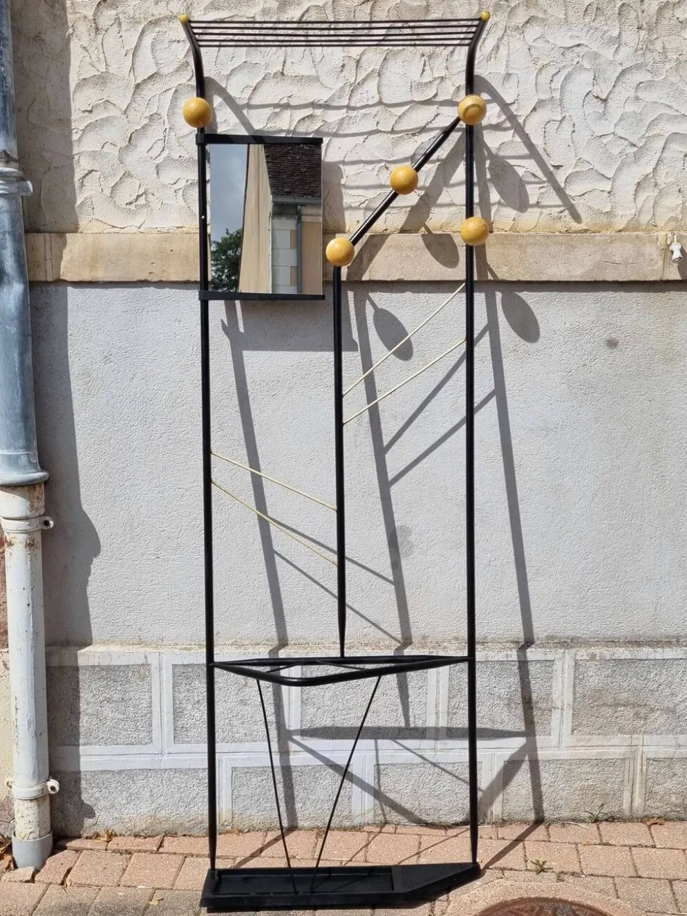 Vestiaire d’entrée postmoderne années 1980 en métal noir et bakélite 180 cm