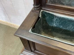 Vestiaire en chêne de la fin XIXème avec sa jardinière