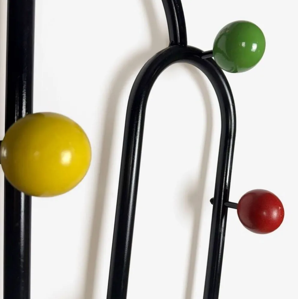 Vestiaire métal boules bois et scoubidou années 60
