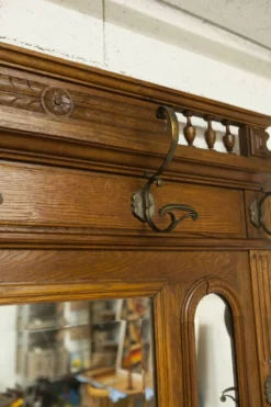 Vestiaire Napoléon III en noyer fin 19e, 3 miroirs, marbre