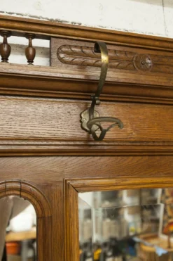 Vestiaire Napoléon III en noyer fin 19e, 3 miroirs, marbre