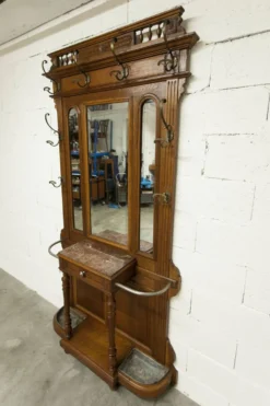 Vestiaire Napoléon III en noyer fin 19e, 3 miroirs, marbre