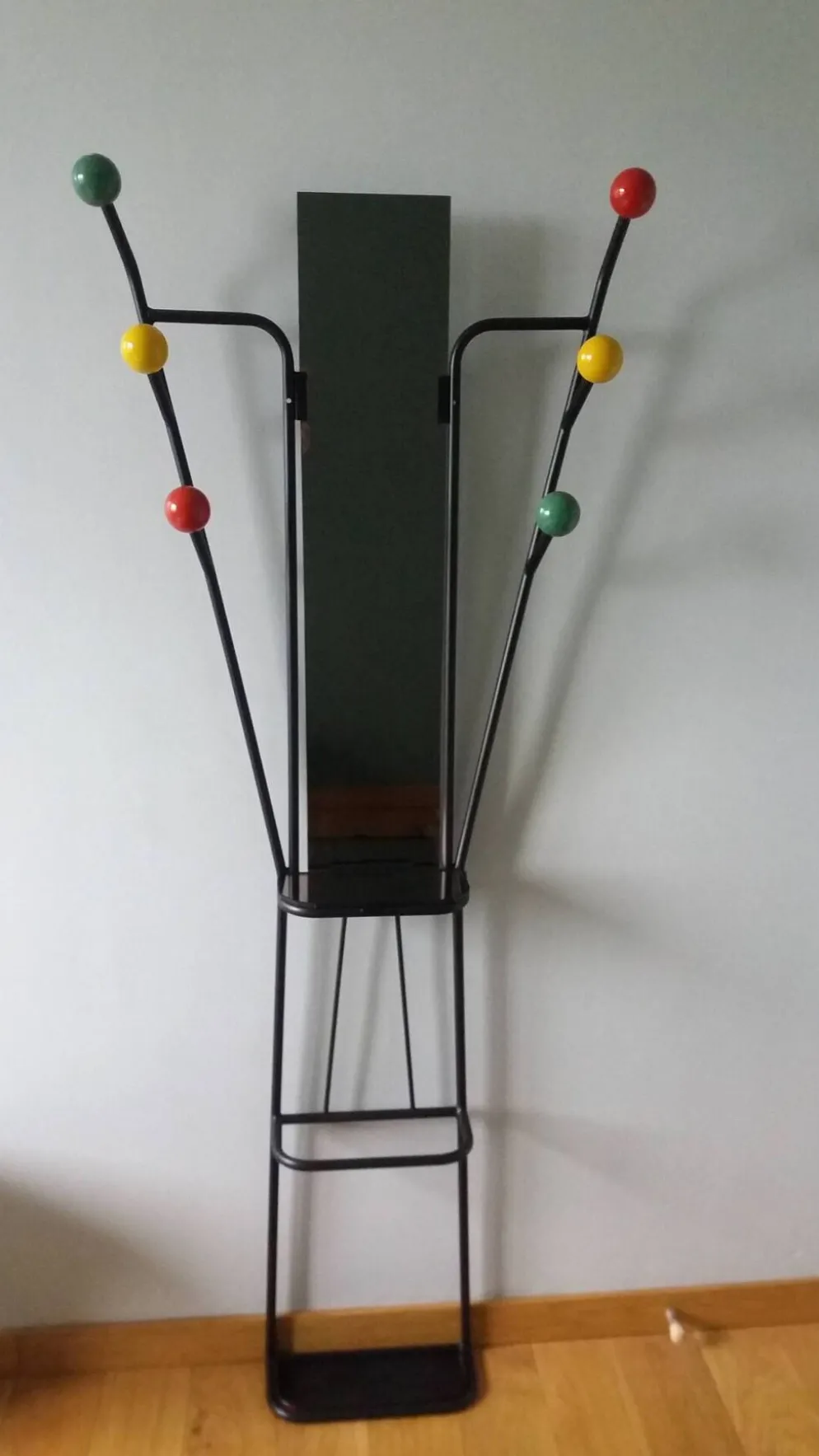 Vestiaire porte manteau boules de billard et miroir style Roger Feraud