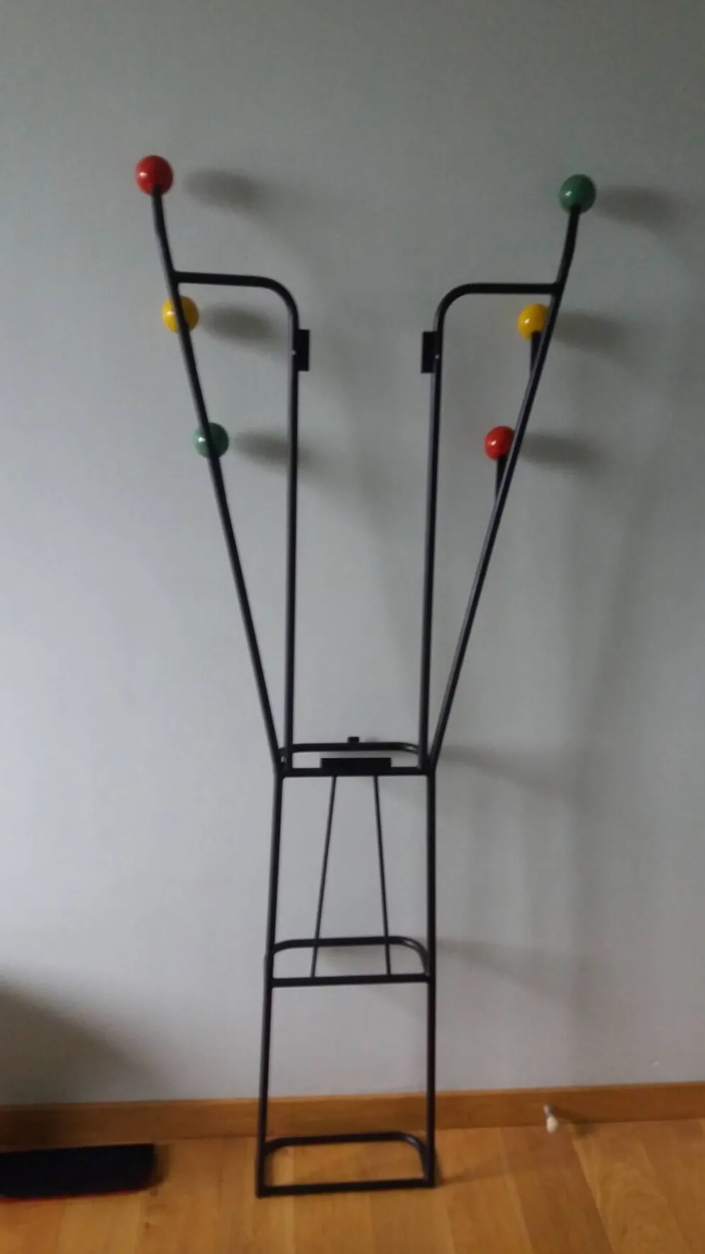 Vestiaire porte manteau boules de billard et miroir style Roger Feraud
