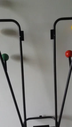Vestiaire porte manteau boules de billard et miroir style Roger Feraud