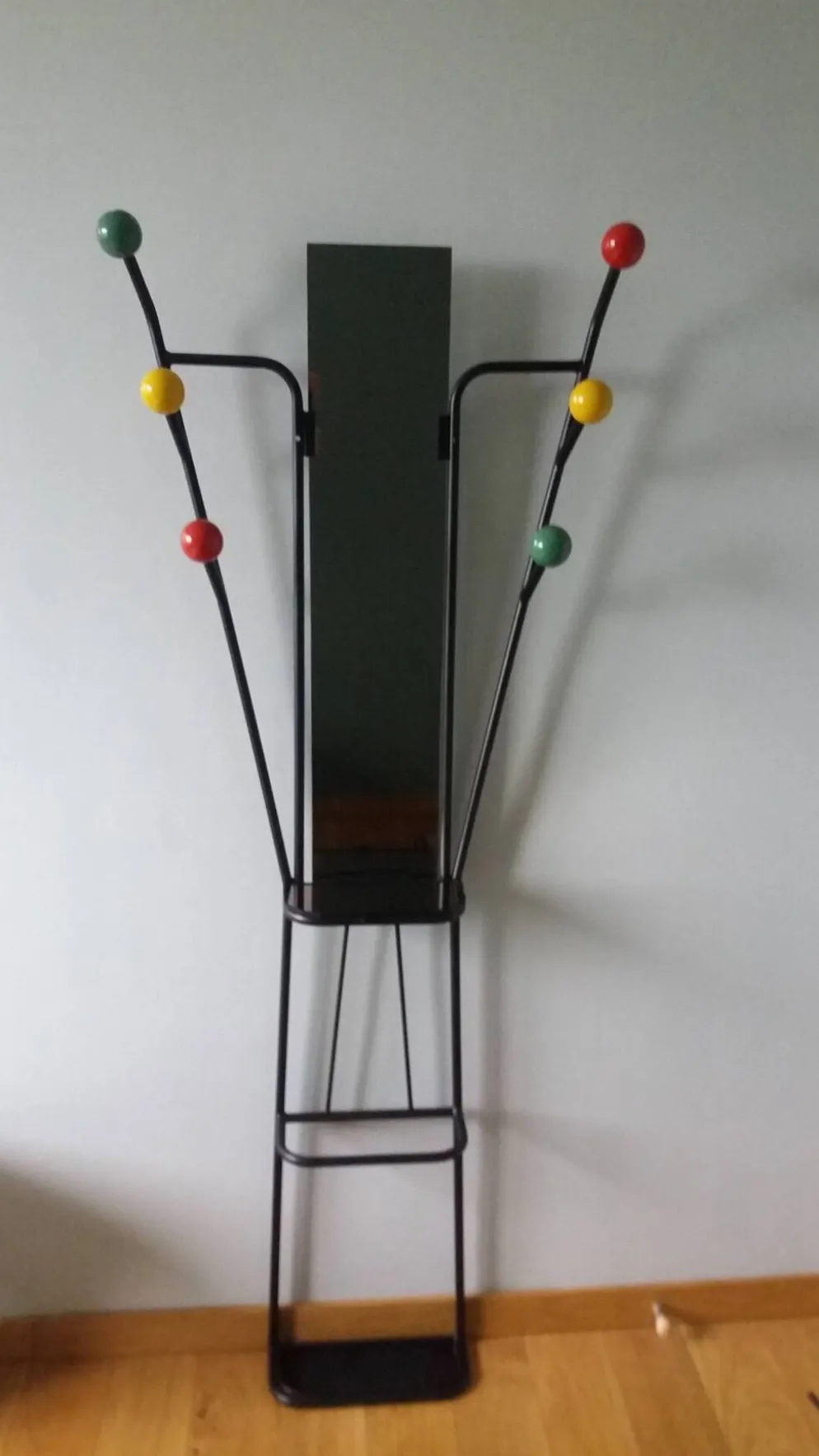 Vestiaire porte manteau boules de billard et miroir style Roger Feraud