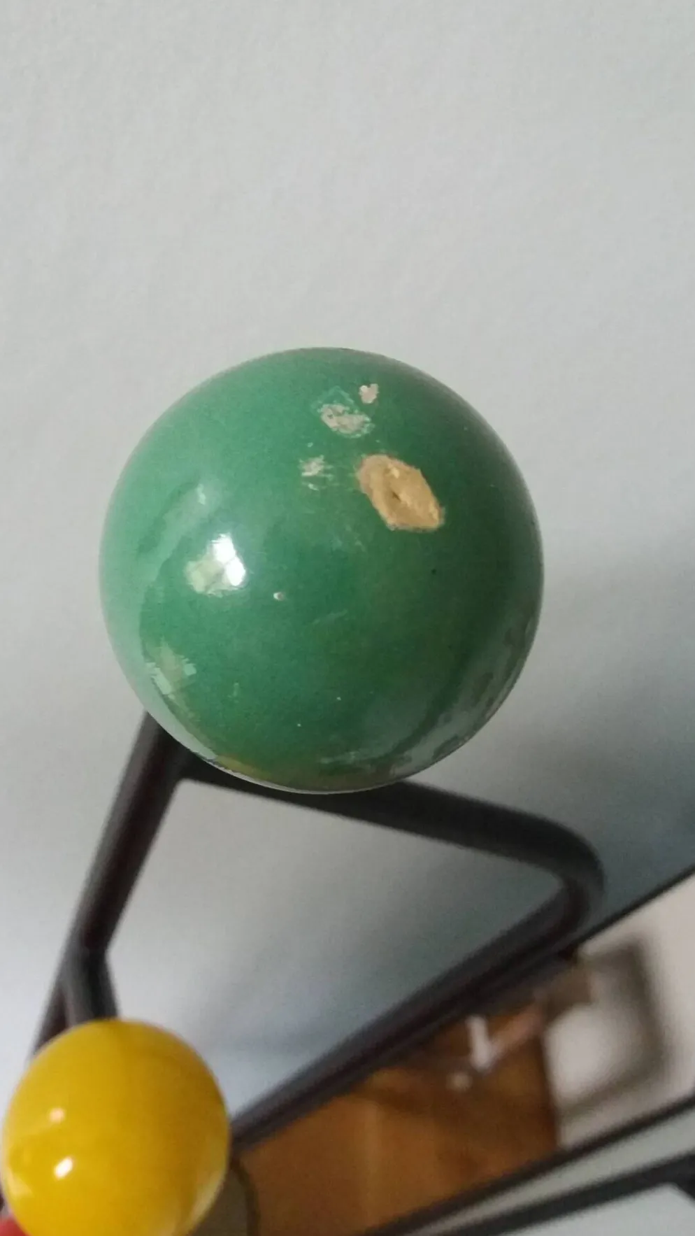 Vestiaire porte manteau boules de billard et miroir style Roger Feraud