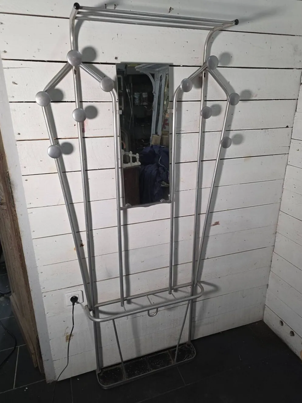 Vestiaire porte manteau en aluminium des années 50