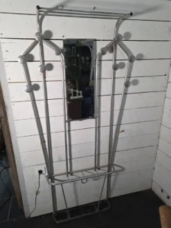 Vestiaire porte manteau en aluminium des années 50