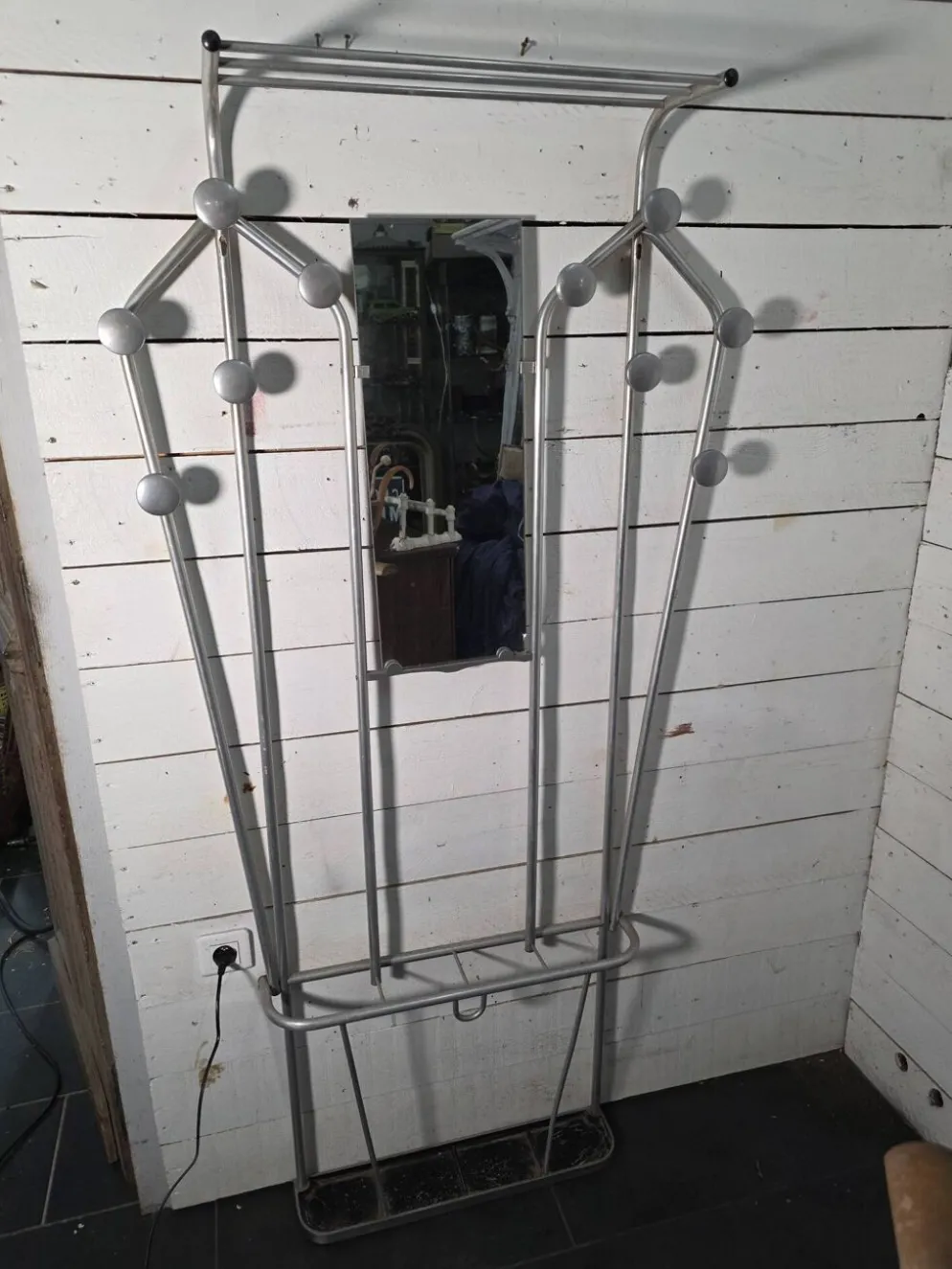 Vestiaire porte manteau en aluminium des années 50