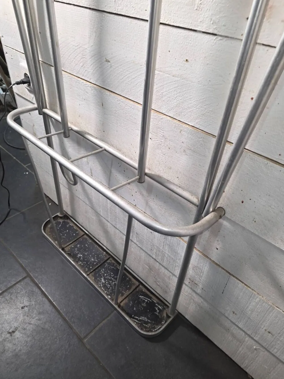 Vestiaire porte manteau en aluminium des années 50