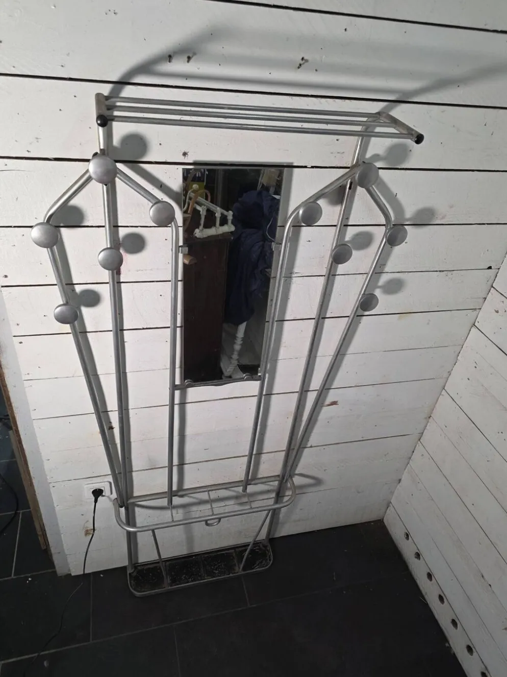 Vestiaire porte manteau en aluminium des années 50