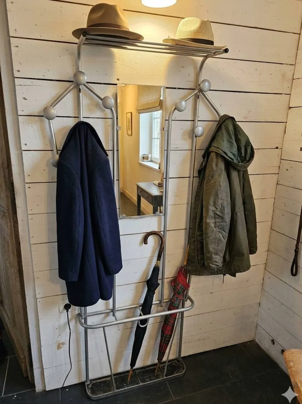Vestiaire porte manteau en aluminium des années 50