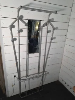 Vestiaire porte manteau en aluminium des années 50