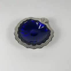 Vide poche / beurrier ouvert coquillage en métal couleur argenté et insert verre bleu, 1970