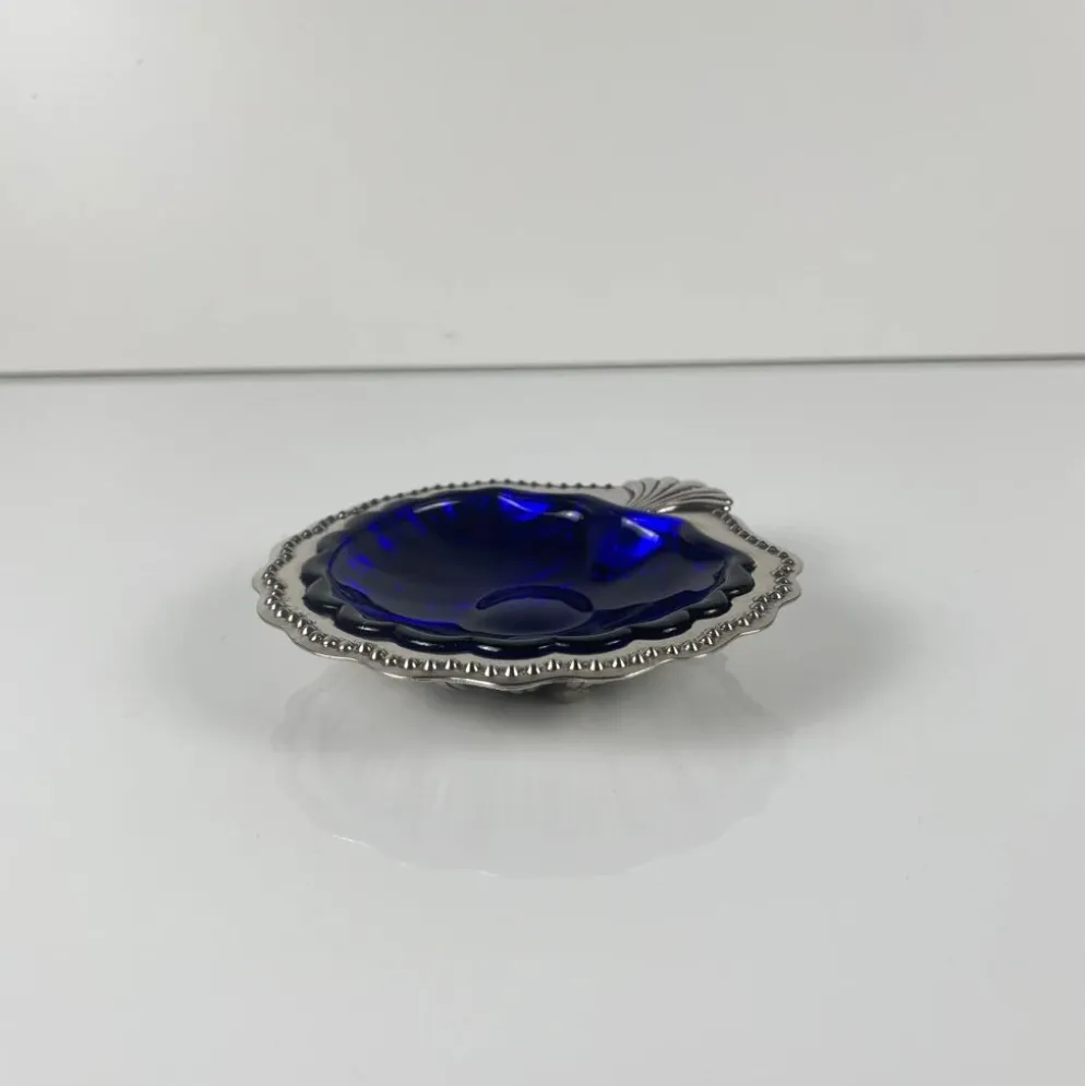 Vide poche / beurrier ouvert coquillage en métal couleur argenté et insert verre bleu, 1970