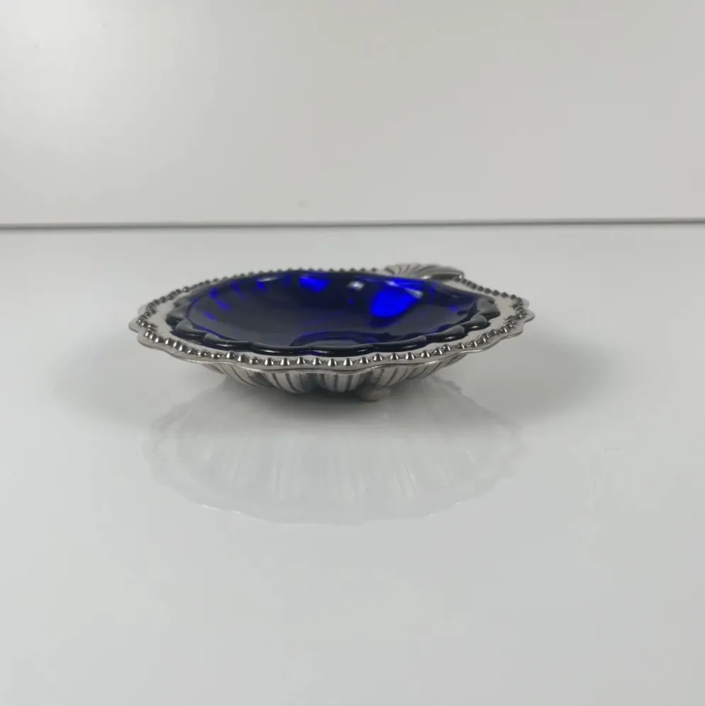 Vide poche / beurrier ouvert coquillage en métal couleur argenté et insert verre bleu, 1970