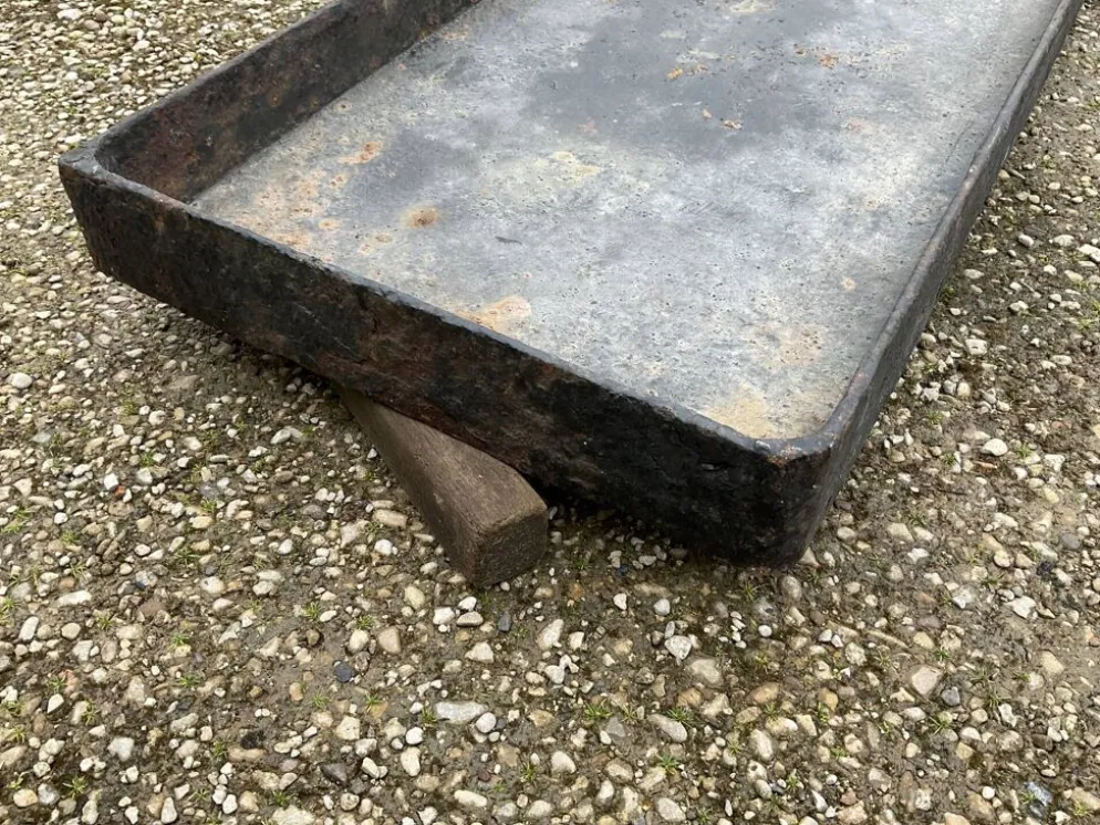 Évier en fonte ancien