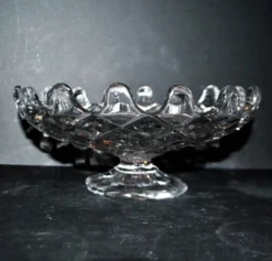 Vierzon compotier rond en verre moulé pointes de diamant