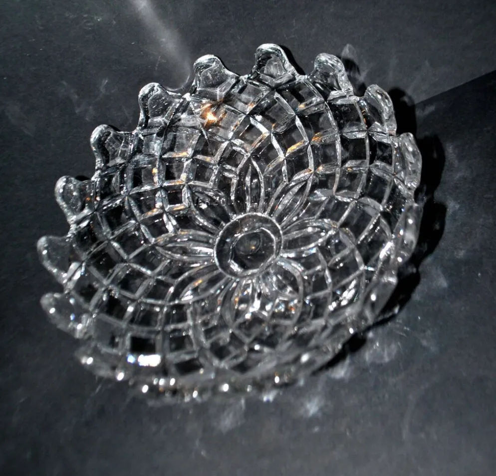 Vierzon compotier rond en verre moulé pointes de diamant