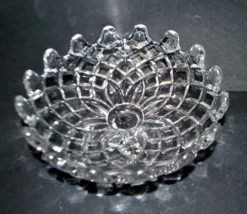 Vierzon compotier rond en verre moulé pointes de diamant