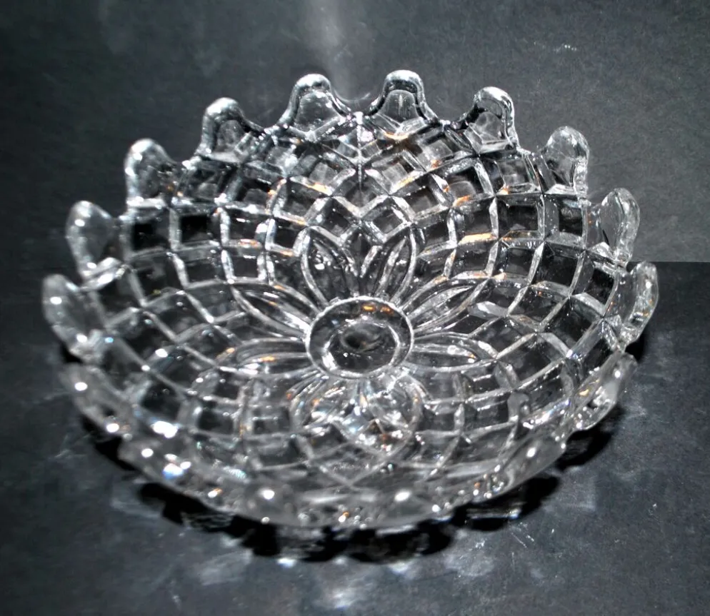 Vierzon compotier rond en verre moulé pointes de diamant