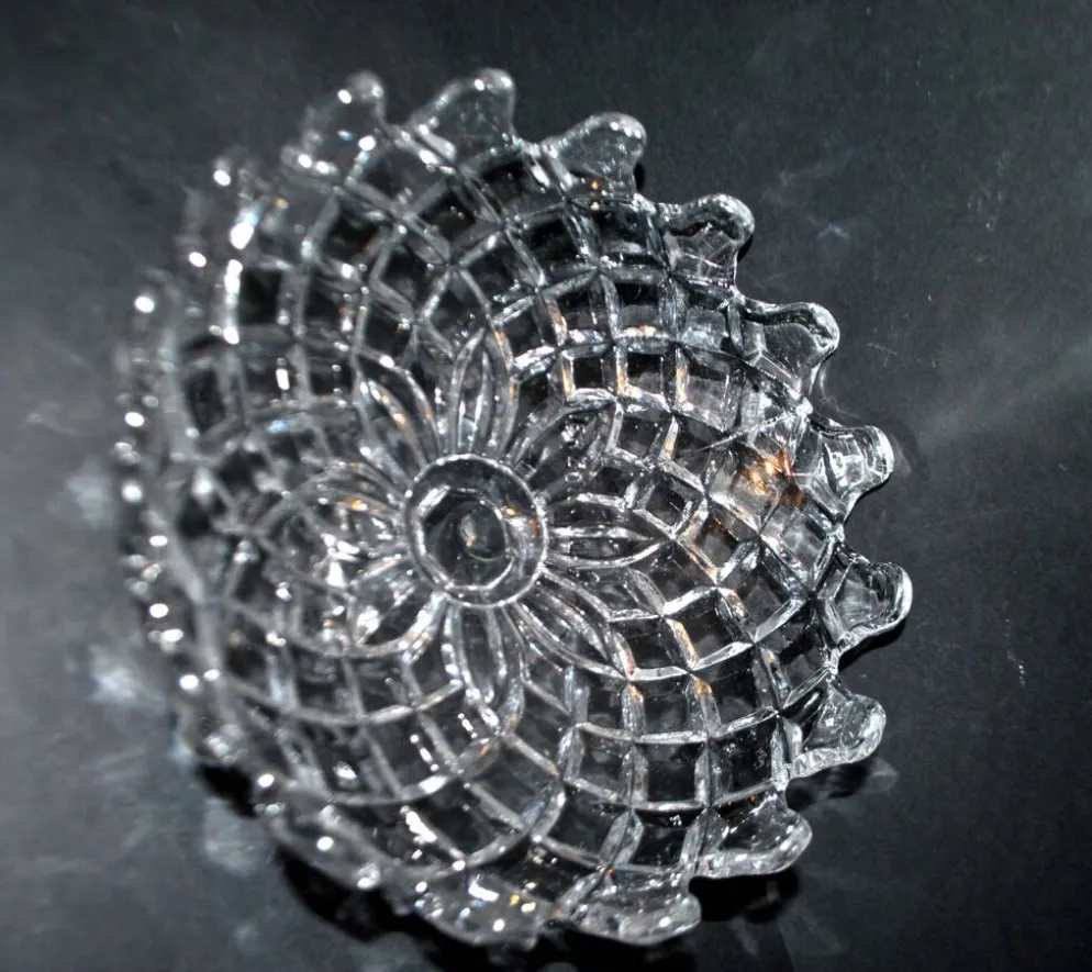 Vierzon compotier rond en verre moulé pointes de diamant