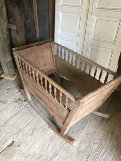 Vieux berceau de Hollande années 1800 en chêne