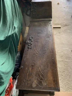 Vieux coffre de sacristain