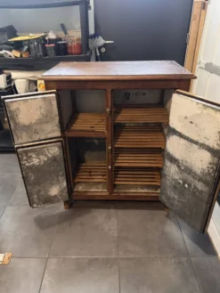 Vieux meuble frigo / glacière