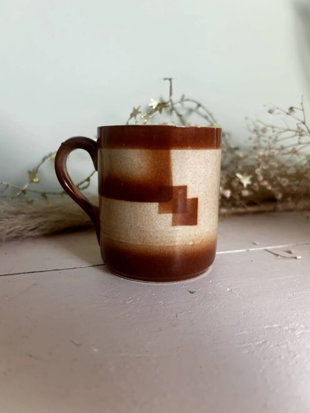 Vintage années 70 ancien mug en faïence motif graphique cubique marron