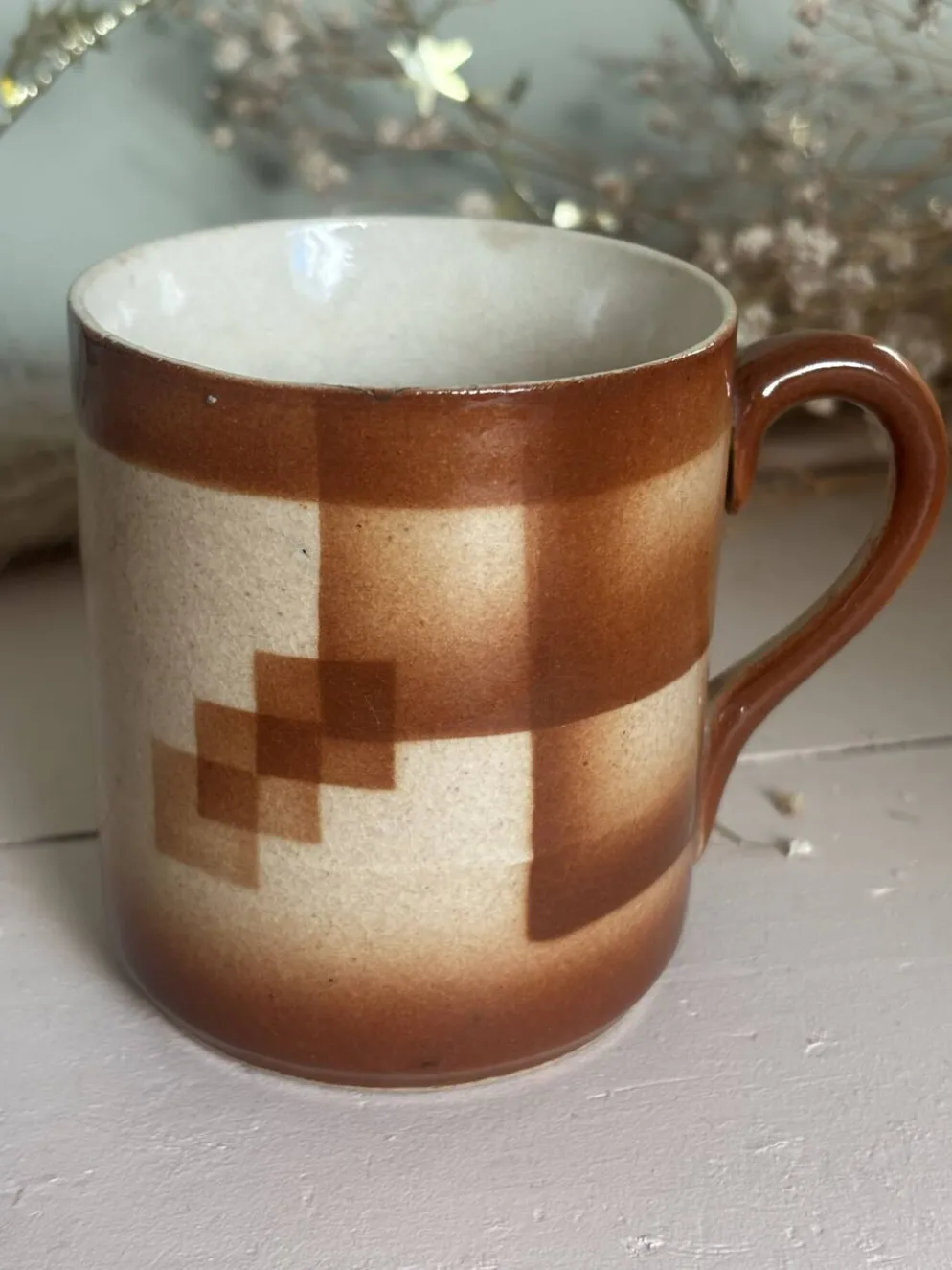 Vintage années 70 ancien mug en faïence motif graphique cubique marron