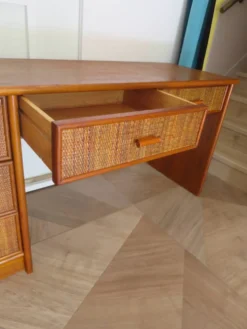 Vintage-Bureau cannage rotin bois-grand plateau-5 tiroirs-Années 60/70