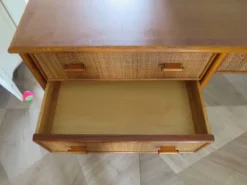 Vintage-Bureau cannage rotin bois-grand plateau-5 tiroirs-Années 60/70